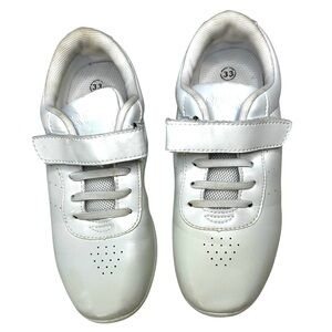 BAXINIER Girls White Cheerleading‎ Dance Sneakers. Size EU 33 (U.S. size 1)